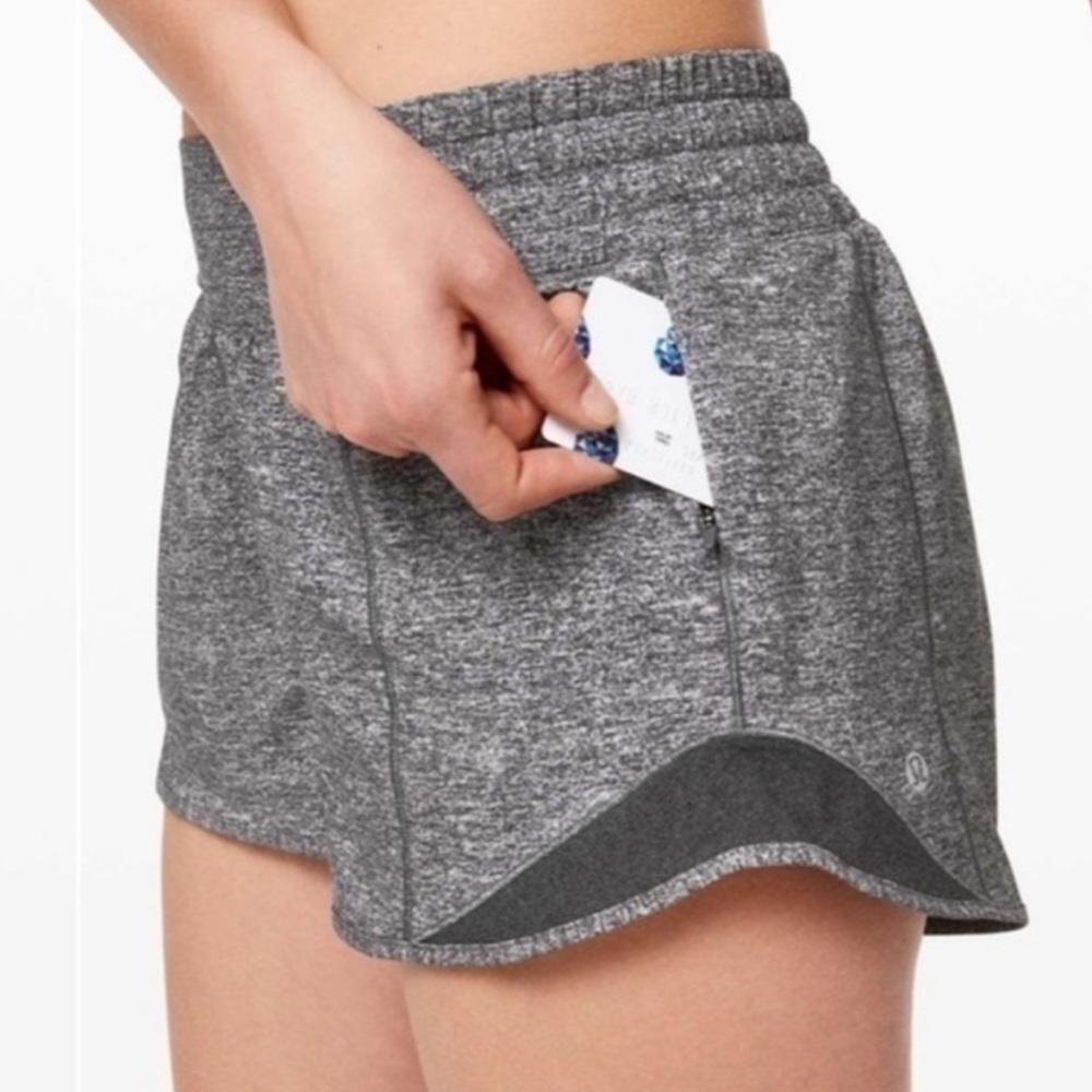 lululemon Hotty Hot Low-Rise Lined Short 2.5"